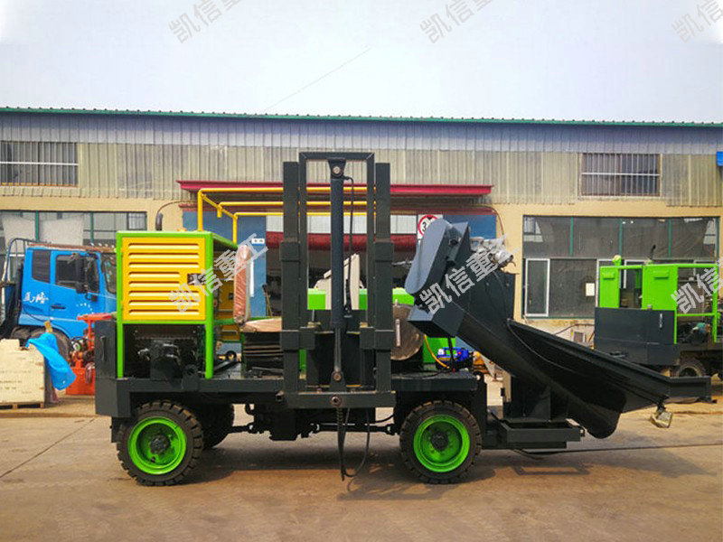 高速公路路(lù)邊(biān)石滑模成型(xíng)機