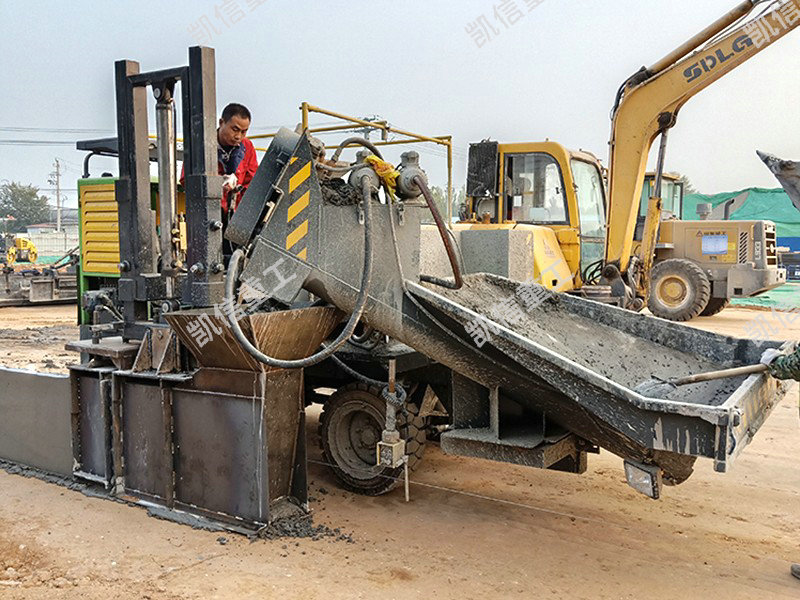 路（lù）肩牆滑膜機