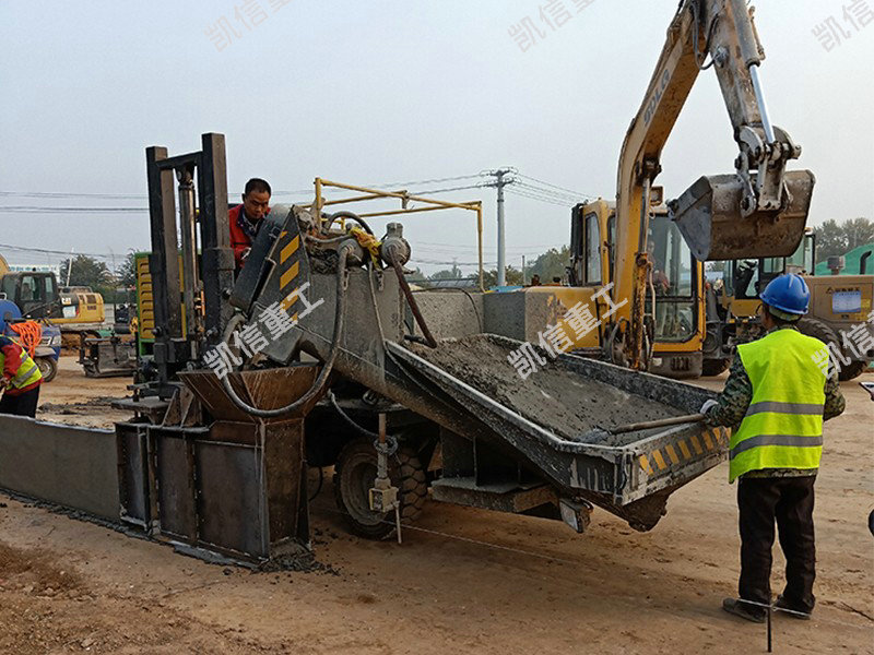 路肩牆滑膜機