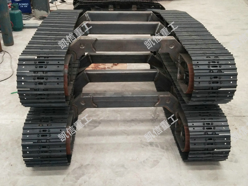 8噸液壓履帶（dài）底盤