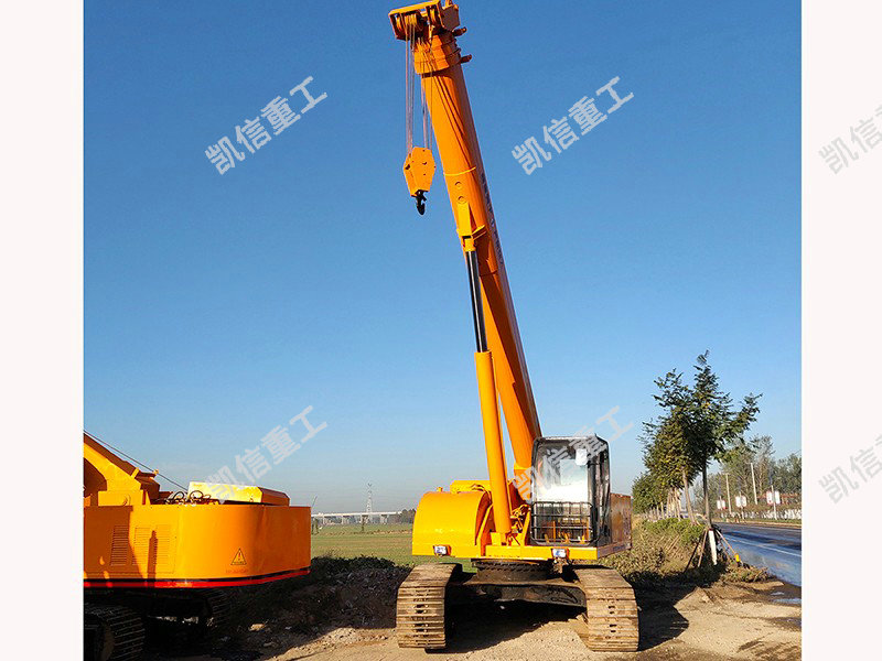 12吨履（lǚ）带吊车