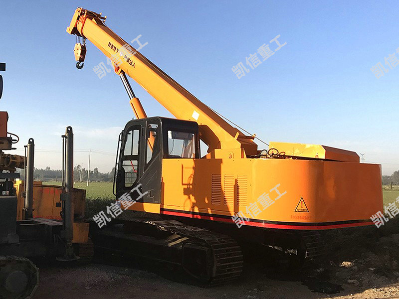 12吨履（lǚ）带吊车