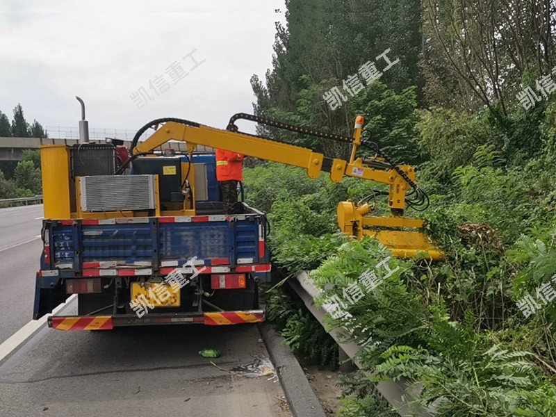 刺穗槐修剪（jiǎn）機