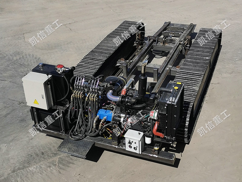 礦用無軌設（shè）備運輸機