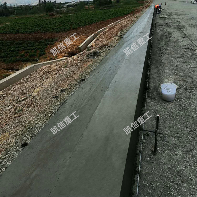 護肩(jiān)牆滑膜機