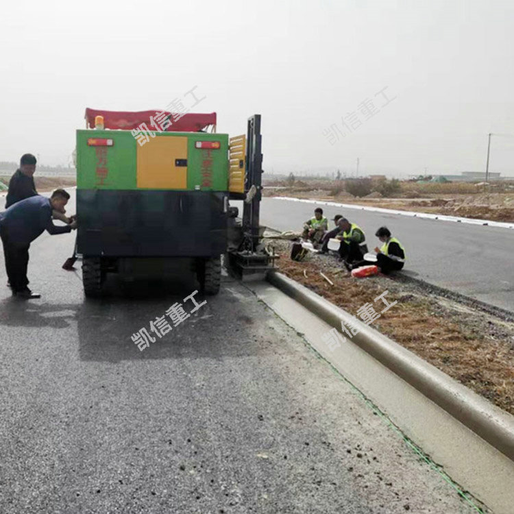 路邊石滑模(mó)機