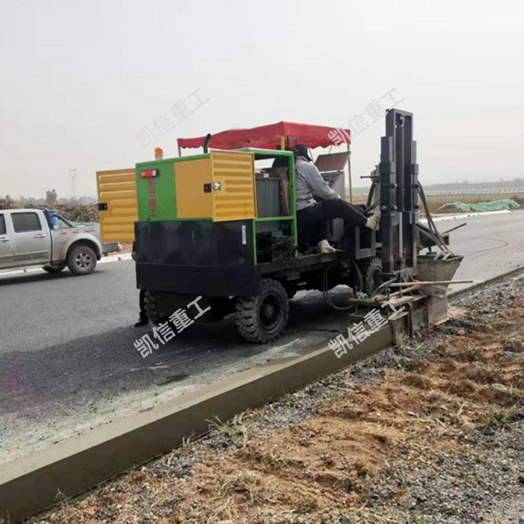 混凝土路(lù)緣石成型(xíng)機(jī)