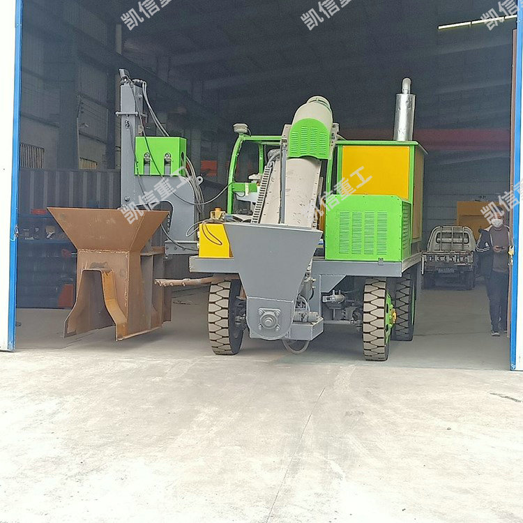 大型公路邊溝（gōu）滑模機