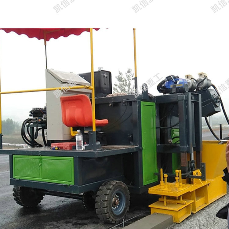 小型路緣（yuán）石滑模機