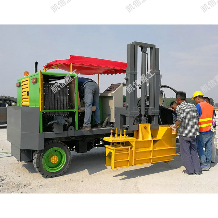 中型路（lù）緣石滑模機