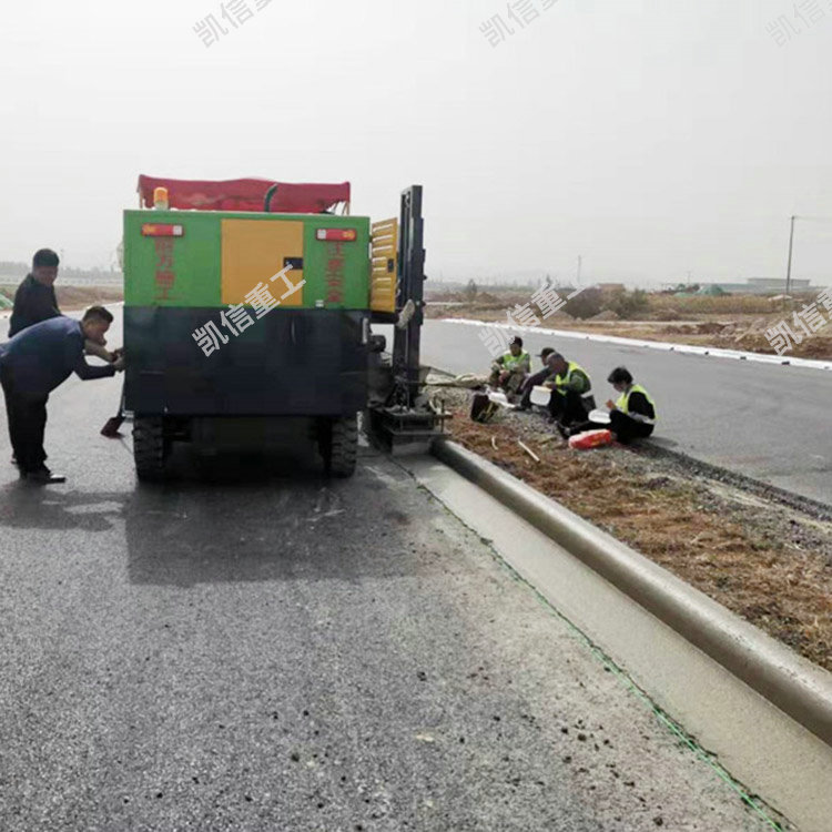 中型（xíng）路邊滑模機