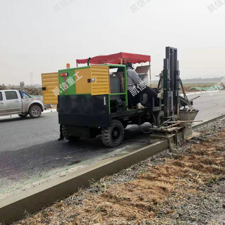 中型路邊（biān）滑模（mó）機