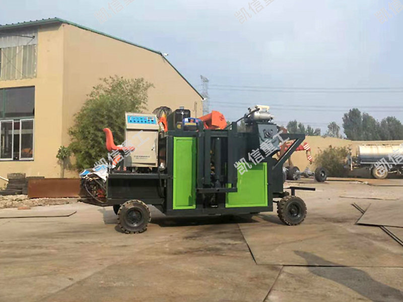 現澆成型路平石滑模機