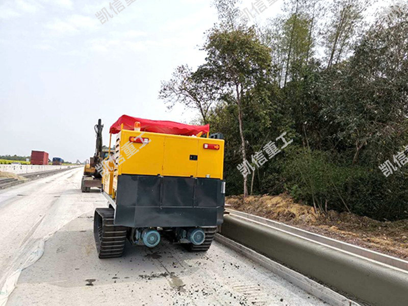 高（gāo）速路牙石一次（cì）成型機