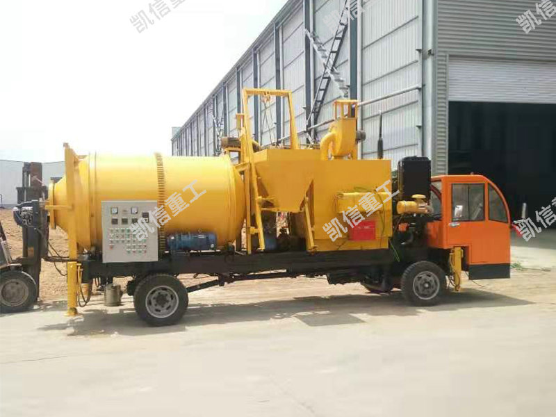 移动（dòng）式加热沥青混合料搅拌机