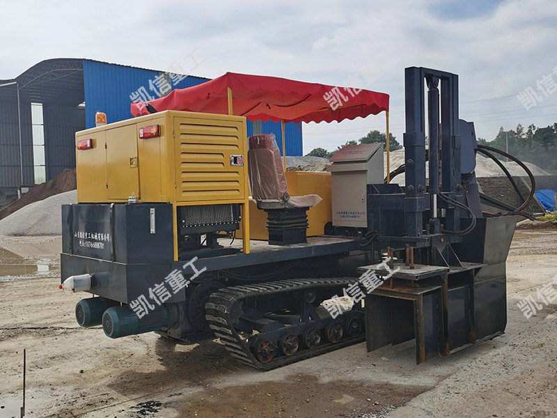 路(lù)肩牆(qiáng)滑膜(mó)機