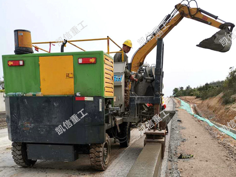 路（lù）肩一次成型機