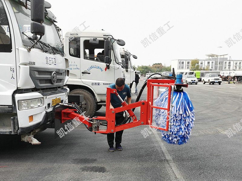 公路護欄清（qīng）洗機