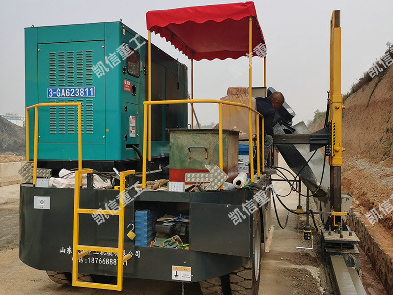 路緣石滑(huá)膜機